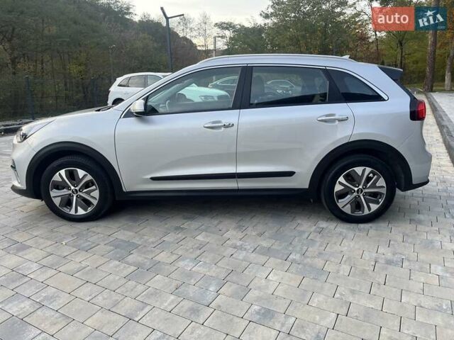 Серый Киа Niro, объемом двигателя 0 л и пробегом 72 тыс. км за 19750 $, фото 11 на Automoto.ua