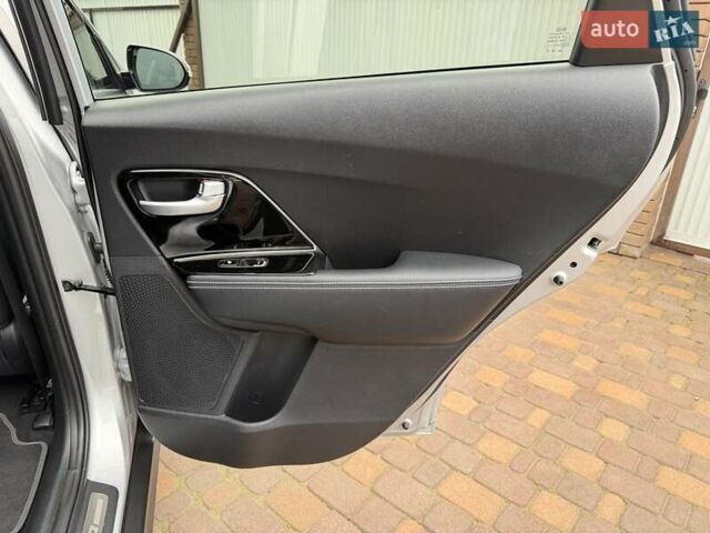 Сірий Кіа Niro, об'ємом двигуна 0 л та пробігом 71 тис. км за 21999 $, фото 70 на Automoto.ua