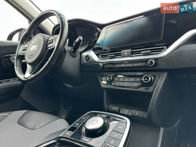 Серый Киа Niro, объемом двигателя 0 л и пробегом 128 тыс. км за 19400 $, фото 61 на Automoto.ua