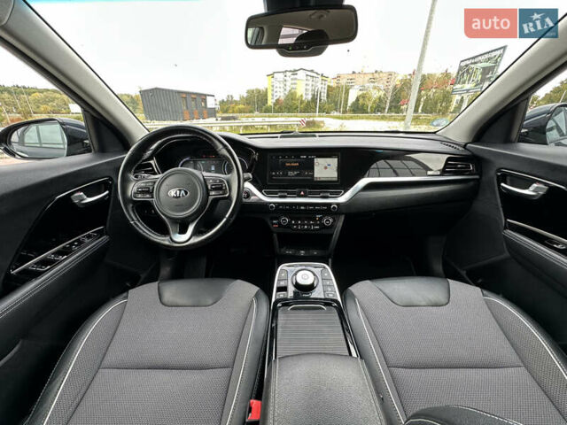 Серый Киа Niro, объемом двигателя 0 л и пробегом 128 тыс. км за 19400 $, фото 56 на Automoto.ua