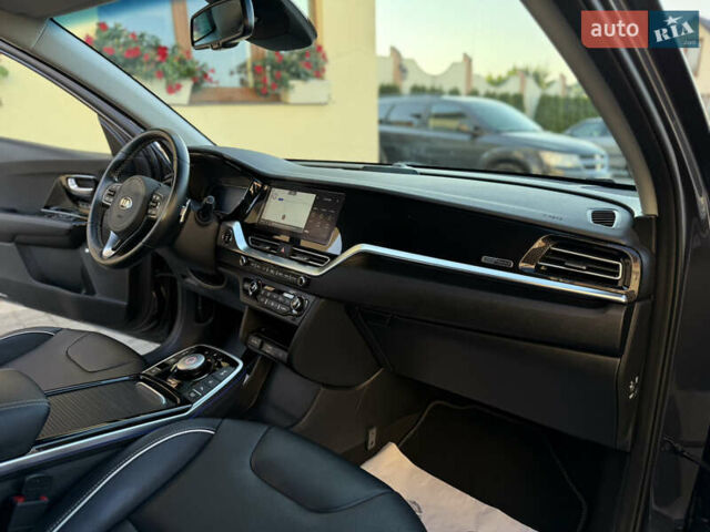 Серый Киа Niro, объемом двигателя 0 л и пробегом 145 тыс. км за 18800 $, фото 74 на Automoto.ua