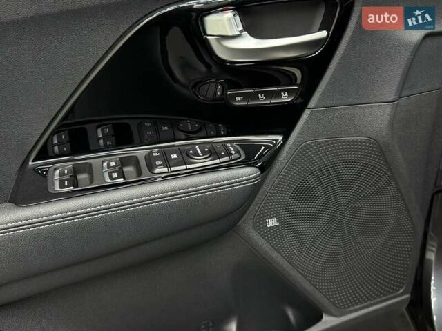Серый Киа Niro, объемом двигателя 0 л и пробегом 153 тыс. км за 18558 $, фото 13 на Automoto.ua