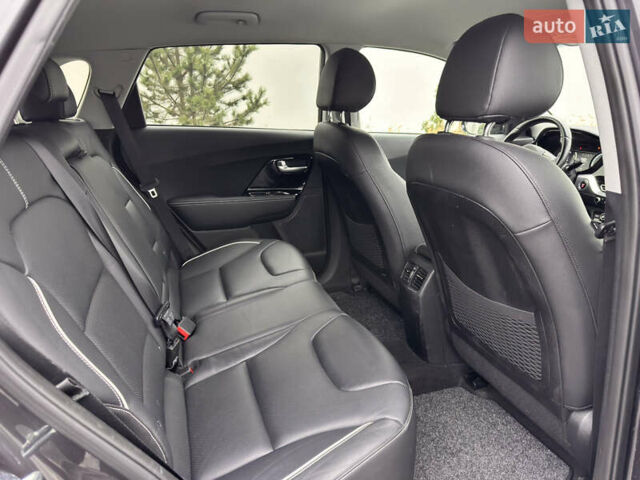 Серый Киа Niro, объемом двигателя 0 л и пробегом 77 тыс. км за 19500 $, фото 23 на Automoto.ua