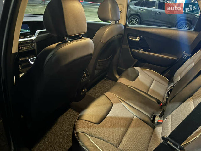 Серый Киа Niro, объемом двигателя 0 л и пробегом 116 тыс. км за 17999 $, фото 24 на Automoto.ua