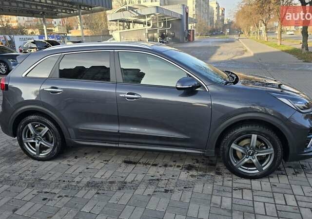 Серый Киа Niro, объемом двигателя 0 л и пробегом 83 тыс. км за 25100 $, фото 6 на Automoto.ua