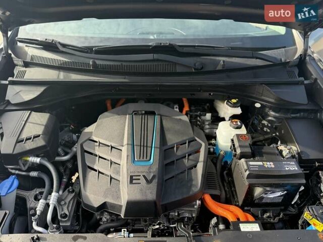 Серый Киа Niro, объемом двигателя 0 л и пробегом 124 тыс. км за 18950 $, фото 21 на Automoto.ua