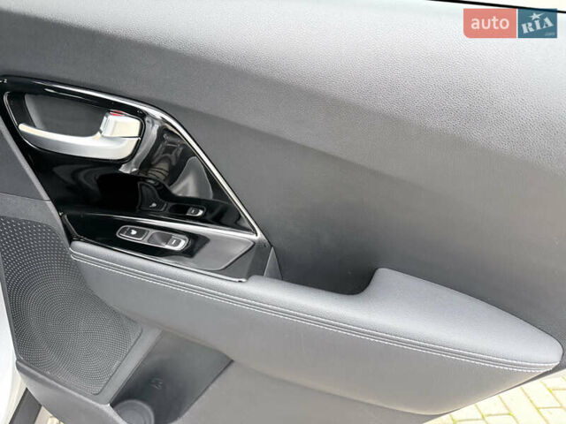 Серый Киа Niro, объемом двигателя 0 л и пробегом 126 тыс. км за 21500 $, фото 32 на Automoto.ua