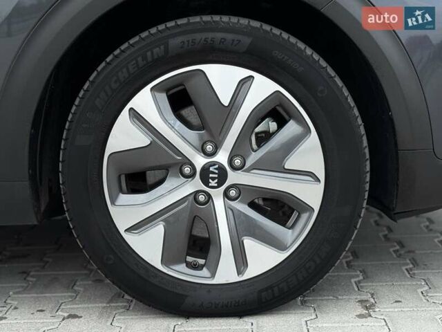 Серый Киа Niro, объемом двигателя 0 л и пробегом 150 тыс. км за 18500 $, фото 31 на Automoto.ua