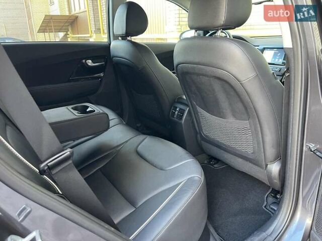 Серый Киа Niro, объемом двигателя 0 л и пробегом 125 тыс. км за 19250 $, фото 45 на Automoto.ua