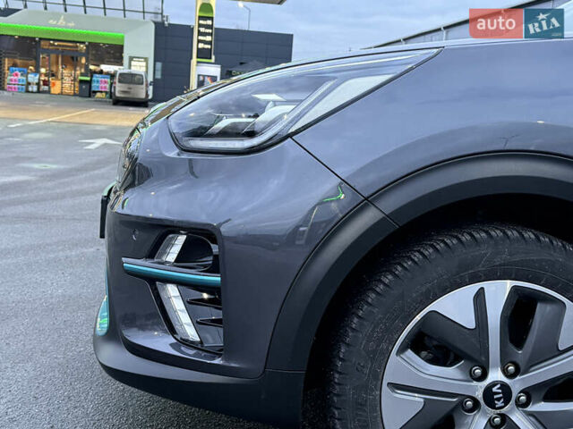 Серый Киа Niro, объемом двигателя 0 л и пробегом 165 тыс. км за 18000 $, фото 21 на Automoto.ua