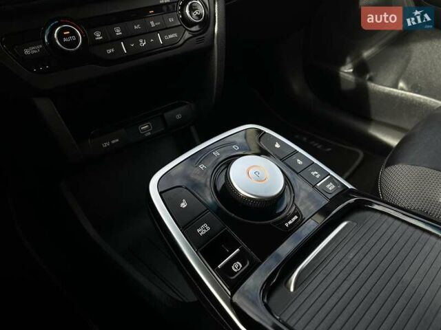 Серый Киа Niro, объемом двигателя 0 л и пробегом 72 тыс. км за 19750 $, фото 30 на Automoto.ua
