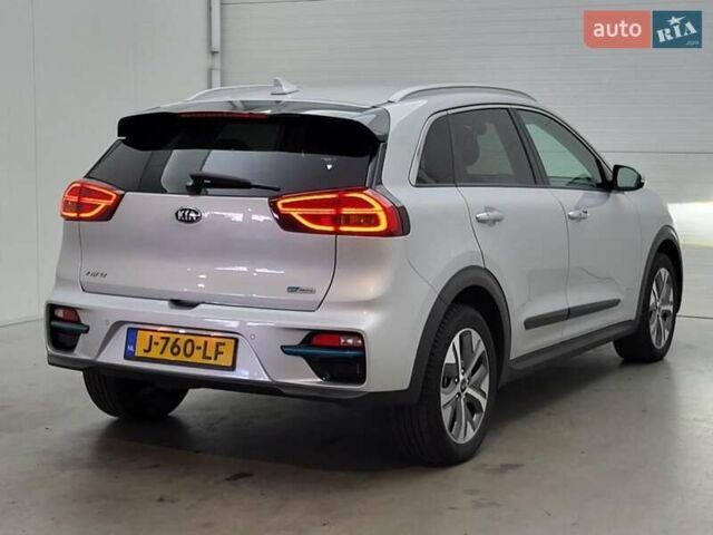 Сірий Кіа Niro, об'ємом двигуна 0 л та пробігом 118 тис. км за 19999 $, фото 2 на Automoto.ua