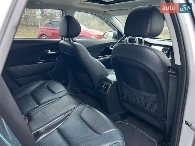 Сірий Кіа Niro, об'ємом двигуна 0 л та пробігом 75 тис. км за 19800 $, фото 33 на Automoto.ua