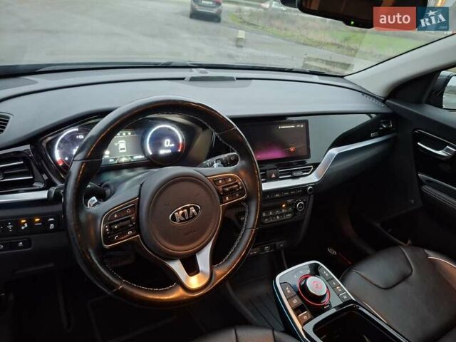 Серый Киа Niro, объемом двигателя 0 л и пробегом 150 тыс. км за 19300 $, фото 14 на Automoto.ua