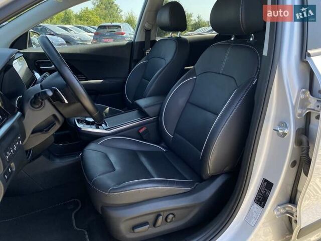 Серый Киа Niro, объемом двигателя 0 л и пробегом 58 тыс. км за 23200 $, фото 28 на Automoto.ua