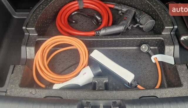 Серый Киа Niro, объемом двигателя 0 л и пробегом 167 тыс. км за 18400 $, фото 29 на Automoto.ua