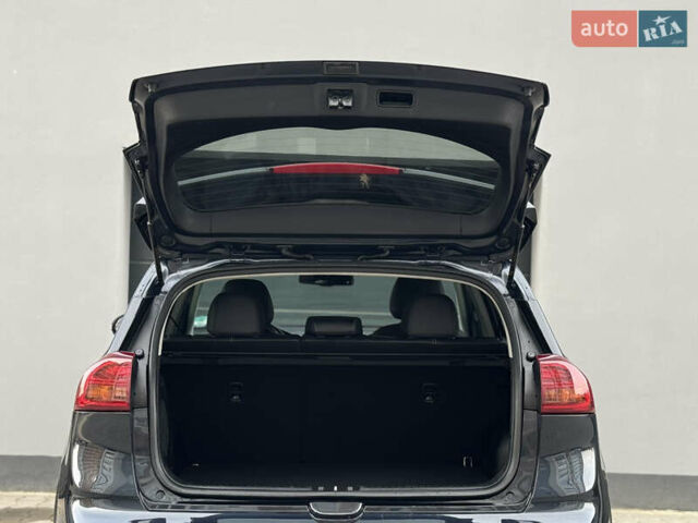 Серый Киа Niro, объемом двигателя 0 л и пробегом 156 тыс. км за 18500 $, фото 50 на Automoto.ua