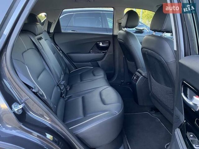 Сірий Кіа Niro, об'ємом двигуна 0 л та пробігом 88 тис. км за 22500 $, фото 52 на Automoto.ua