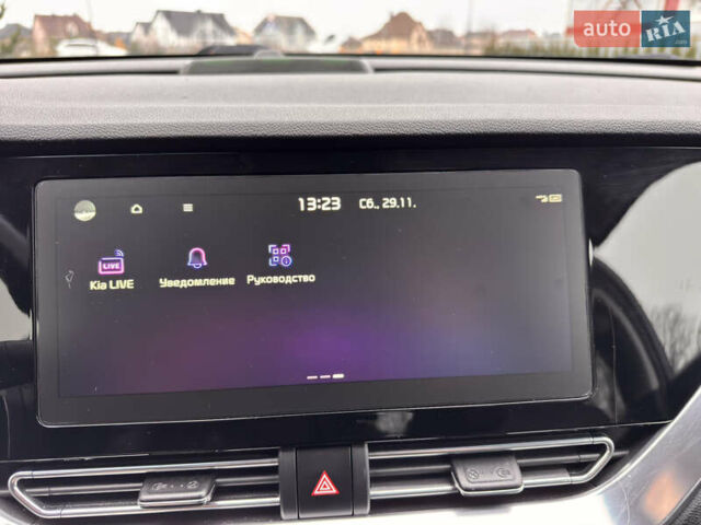 Серый Киа Niro, объемом двигателя 0 л и пробегом 77 тыс. км за 19500 $, фото 35 на Automoto.ua