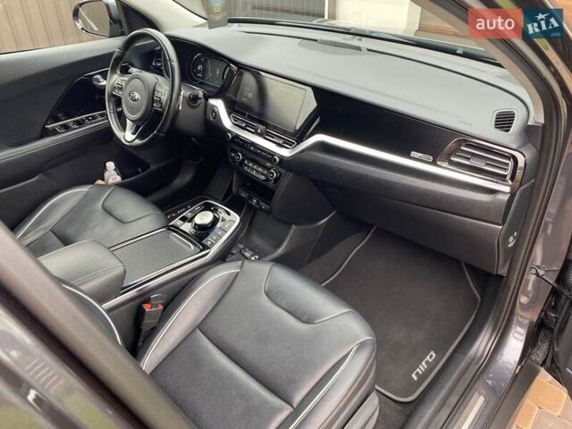Серый Киа Niro, объемом двигателя 0 л и пробегом 117 тыс. км за 20470 $, фото 25 на Automoto.ua