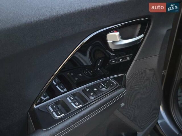Серый Киа Niro, объемом двигателя 0 л и пробегом 144 тыс. км за 17250 $, фото 20 на Automoto.ua