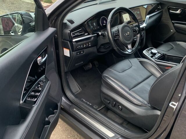 Серый Киа Niro, объемом двигателя 0 л и пробегом 139 тыс. км за 18800 $, фото 6 на Automoto.ua
