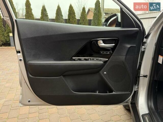 Сірий Кіа Niro, об'ємом двигуна 0 л та пробігом 71 тис. км за 21999 $, фото 32 на Automoto.ua
