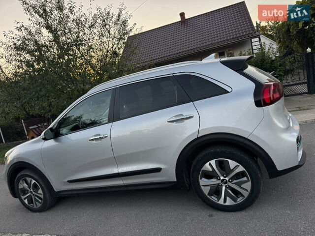 Сірий Кіа Niro, об'ємом двигуна 0 л та пробігом 120 тис. км за 22200 $, фото 7 на Automoto.ua
