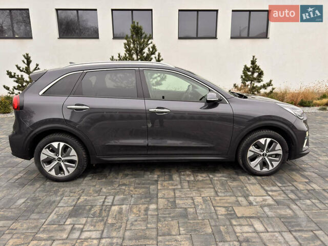 Серый Киа Niro, объемом двигателя 0 л и пробегом 77 тыс. км за 19500 $, фото 8 на Automoto.ua