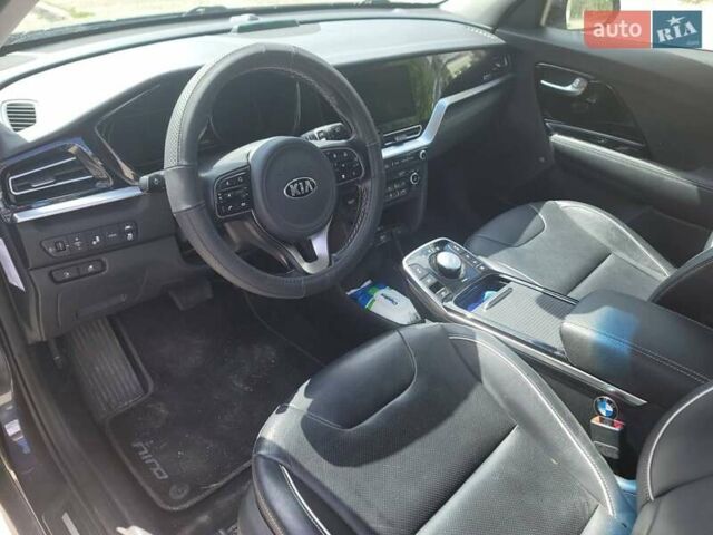Серый Киа Niro, объемом двигателя 0 л и пробегом 160 тыс. км за 18950 $, фото 11 на Automoto.ua