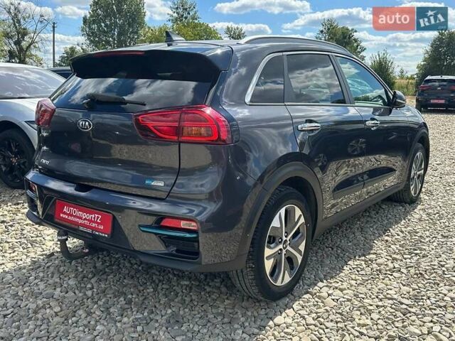 Сірий Кіа Niro, об'ємом двигуна 0 л та пробігом 97 тис. км за 22600 $, фото 12 на Automoto.ua