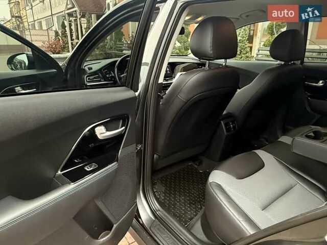 Серый Киа Niro, объемом двигателя 0 л и пробегом 125 тыс. км за 18950 $, фото 32 на Automoto.ua