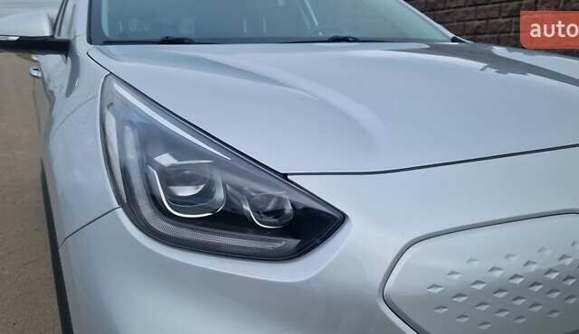 Серый Киа Niro, объемом двигателя 0 л и пробегом 167 тыс. км за 18400 $, фото 8 на Automoto.ua