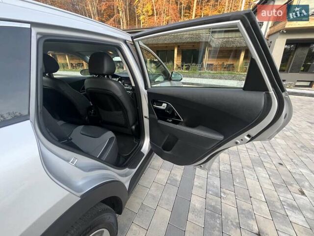 Серый Киа Niro, объемом двигателя 0 л и пробегом 72 тыс. км за 19750 $, фото 38 на Automoto.ua