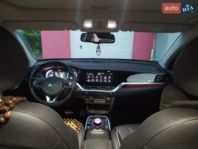 Серый Киа Niro, объемом двигателя 0 л и пробегом 113 тыс. км за 21200 $, фото 7 на Automoto.ua