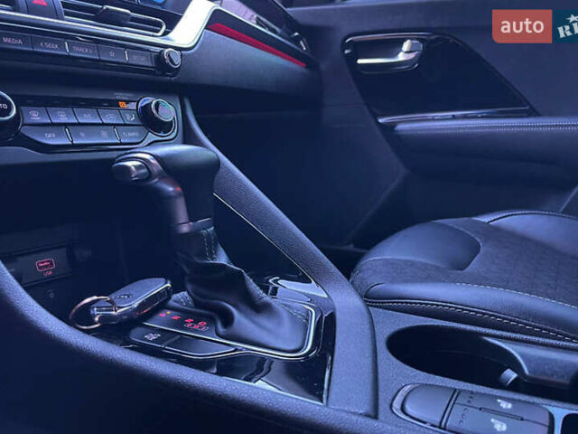 Серый Киа Niro, объемом двигателя 1.58 л и пробегом 67 тыс. км за 22600 $, фото 19 на Automoto.ua