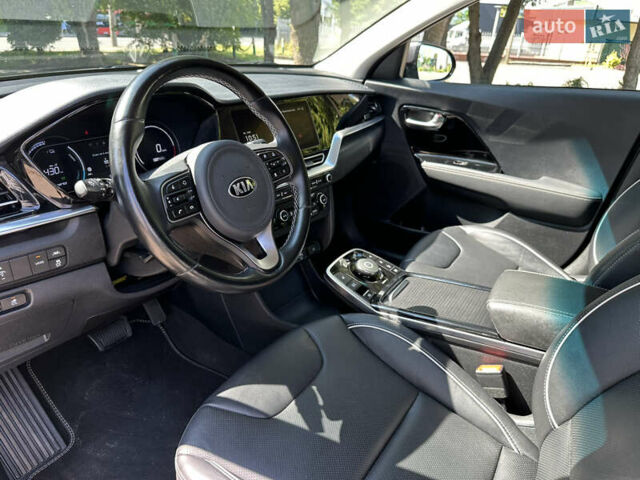 Сірий Кіа Niro, об'ємом двигуна 0 л та пробігом 143 тис. км за 17900 $, фото 18 на Automoto.ua