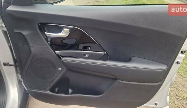 Серый Киа Niro, объемом двигателя 0 л и пробегом 167 тыс. км за 18400 $, фото 15 на Automoto.ua