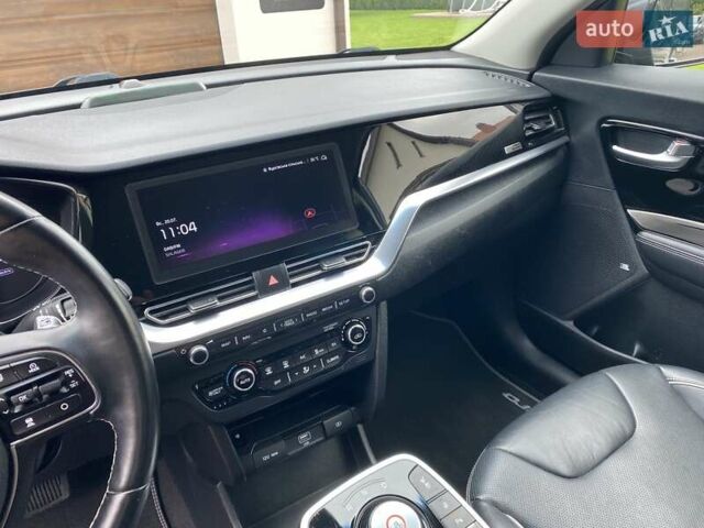 Серый Киа Niro, объемом двигателя 0 л и пробегом 117 тыс. км за 20470 $, фото 22 на Automoto.ua