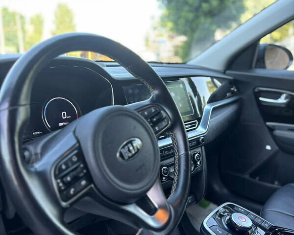 Сірий Кіа Niro, об'ємом двигуна 0 л та пробігом 72 тис. км за 19200 $, фото 25 на Automoto.ua