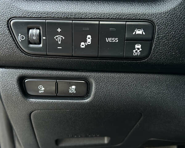 Сірий Кіа Niro, об'ємом двигуна 0 л та пробігом 113 тис. км за 19580 $, фото 23 на Automoto.ua