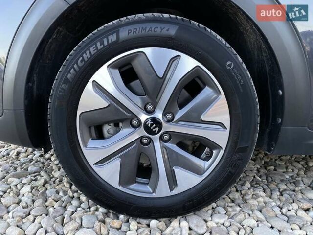 Сірий Кіа Niro, об'ємом двигуна 0 л та пробігом 107 тис. км за 21950 $, фото 22 на Automoto.ua