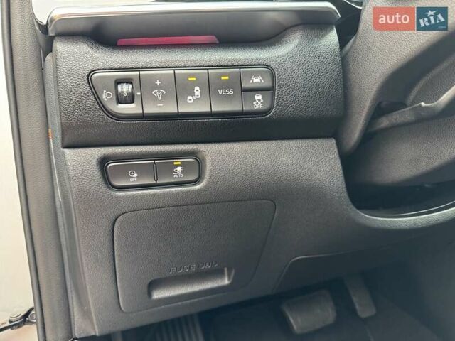 Сірий Кіа Niro, об'ємом двигуна 0 л та пробігом 118 тис. км за 19300 $, фото 72 на Automoto.ua