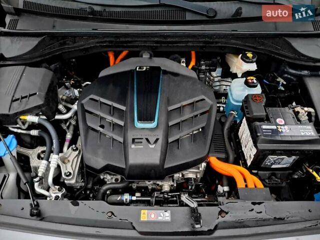 Серый Киа Niro, объемом двигателя 0 л и пробегом 150 тыс. км за 19300 $, фото 26 на Automoto.ua