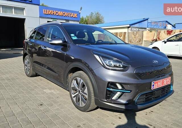 Серый Киа Niro, объемом двигателя 0 л и пробегом 145 тыс. км за 18800 $, фото 12 на Automoto.ua