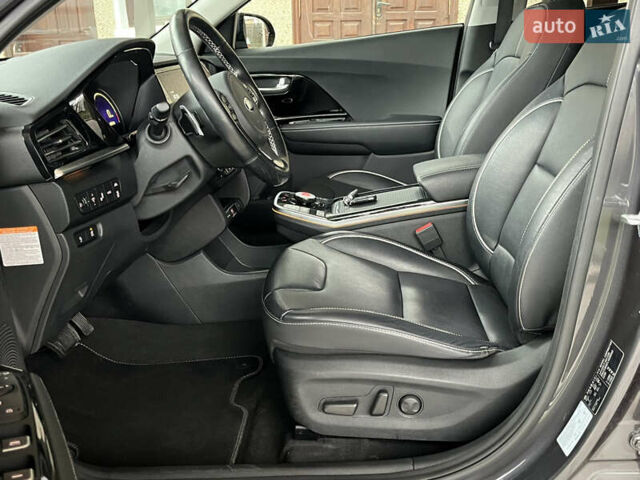 Серый Киа Niro, объемом двигателя 0 л и пробегом 127 тыс. км за 19750 $, фото 2 на Automoto.ua
