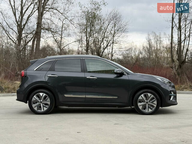 Серый Киа Niro, объемом двигателя 0 л и пробегом 120 тыс. км за 19750 $, фото 7 на Automoto.ua