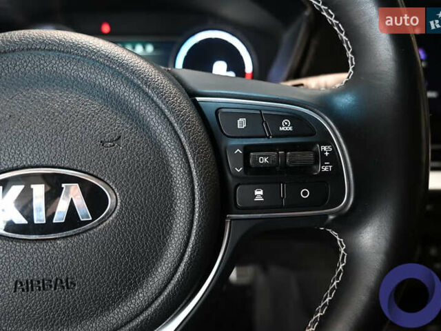 Серый Киа Niro, объемом двигателя 0 л и пробегом 146 тыс. км за 20747 $, фото 17 на Automoto.ua