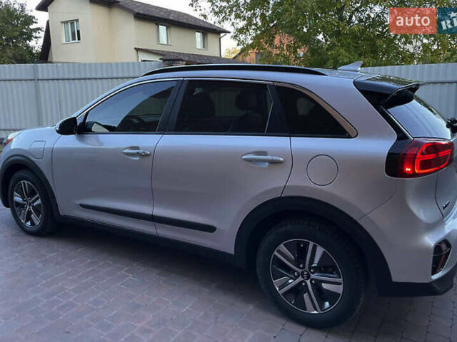 Серый Киа Niro, объемом двигателя 1.58 л и пробегом 67 тыс. км за 22600 $, фото 7 на Automoto.ua