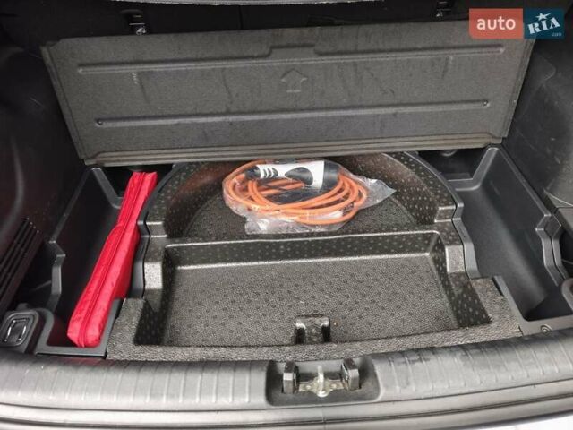 Серый Киа Niro, объемом двигателя 0 л и пробегом 58 тыс. км за 23800 $, фото 19 на Automoto.ua